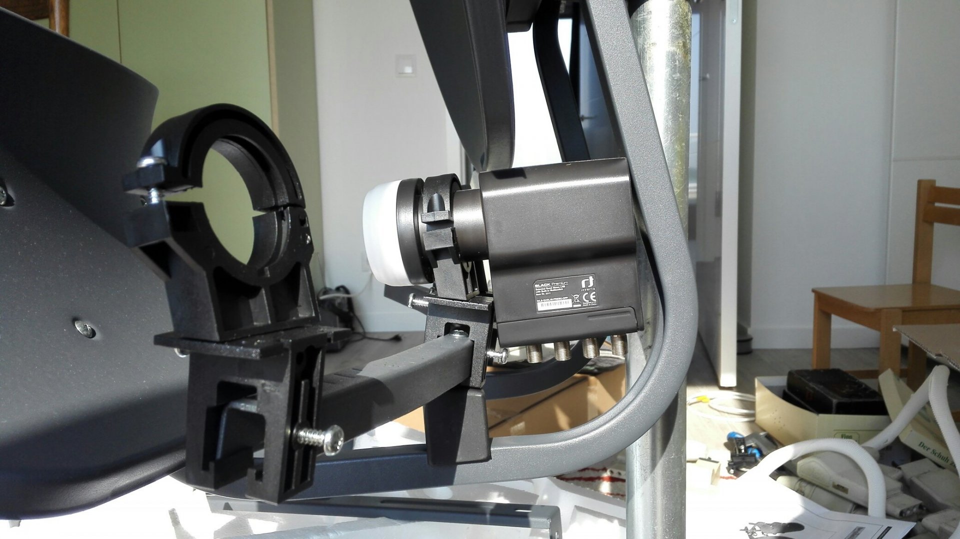 Inverto Black Premium op een T55 ter hoogte van beugel.jpg