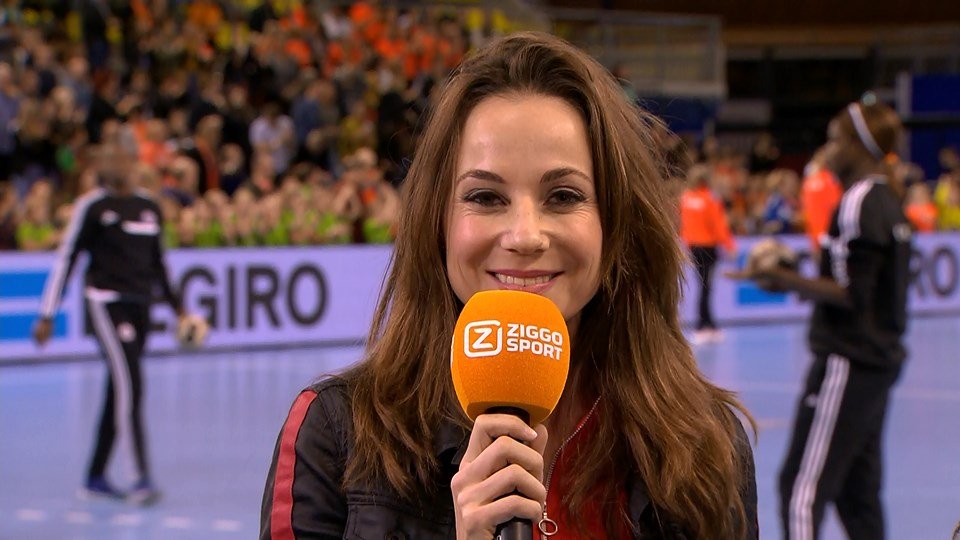 2SAT HOL318 Main20181121-190429.ts_snapshot_02.05_[2018.11.21_19.07.13].jpg