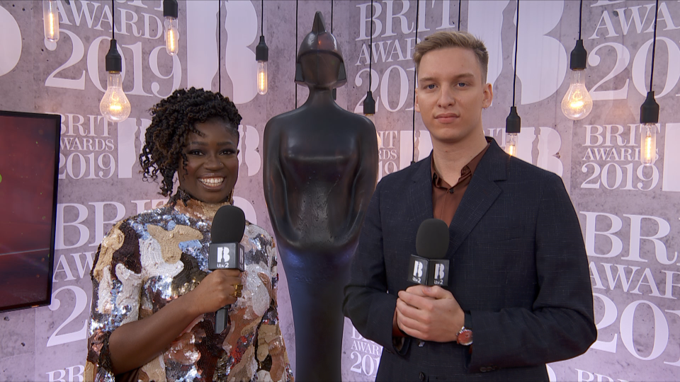 UKI 1487 Brits 2019 ITV2 noevent 20190220_194519 #1.ts_snapshot_04.08_[2019.02.20_19.57.05].png