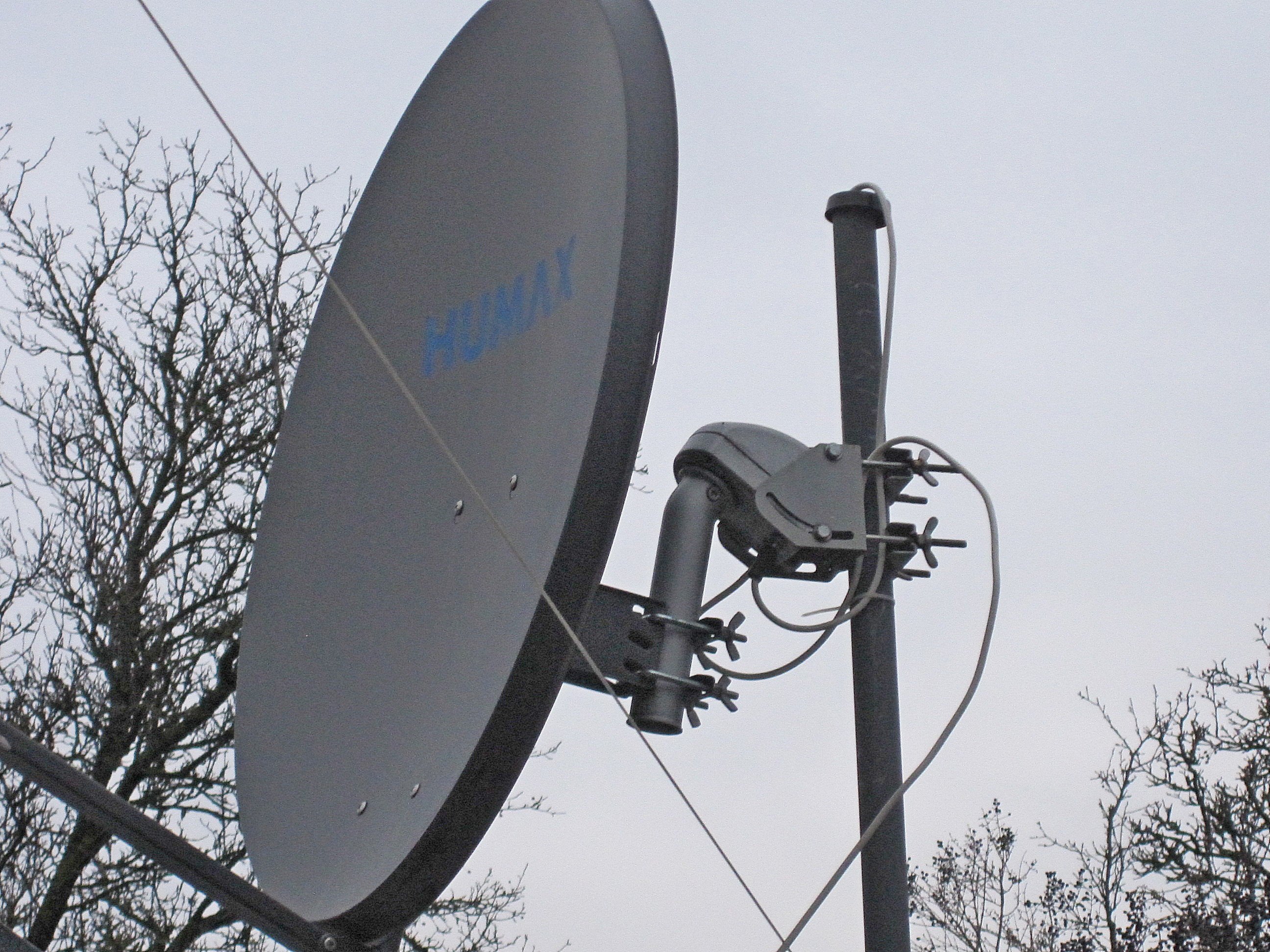 Krachtcel baan Tienerjaren Humax Schotel antenne met motor - 2dehands - Sat4all - Alles over Satelliet  TV, Ziggo en Telenet!