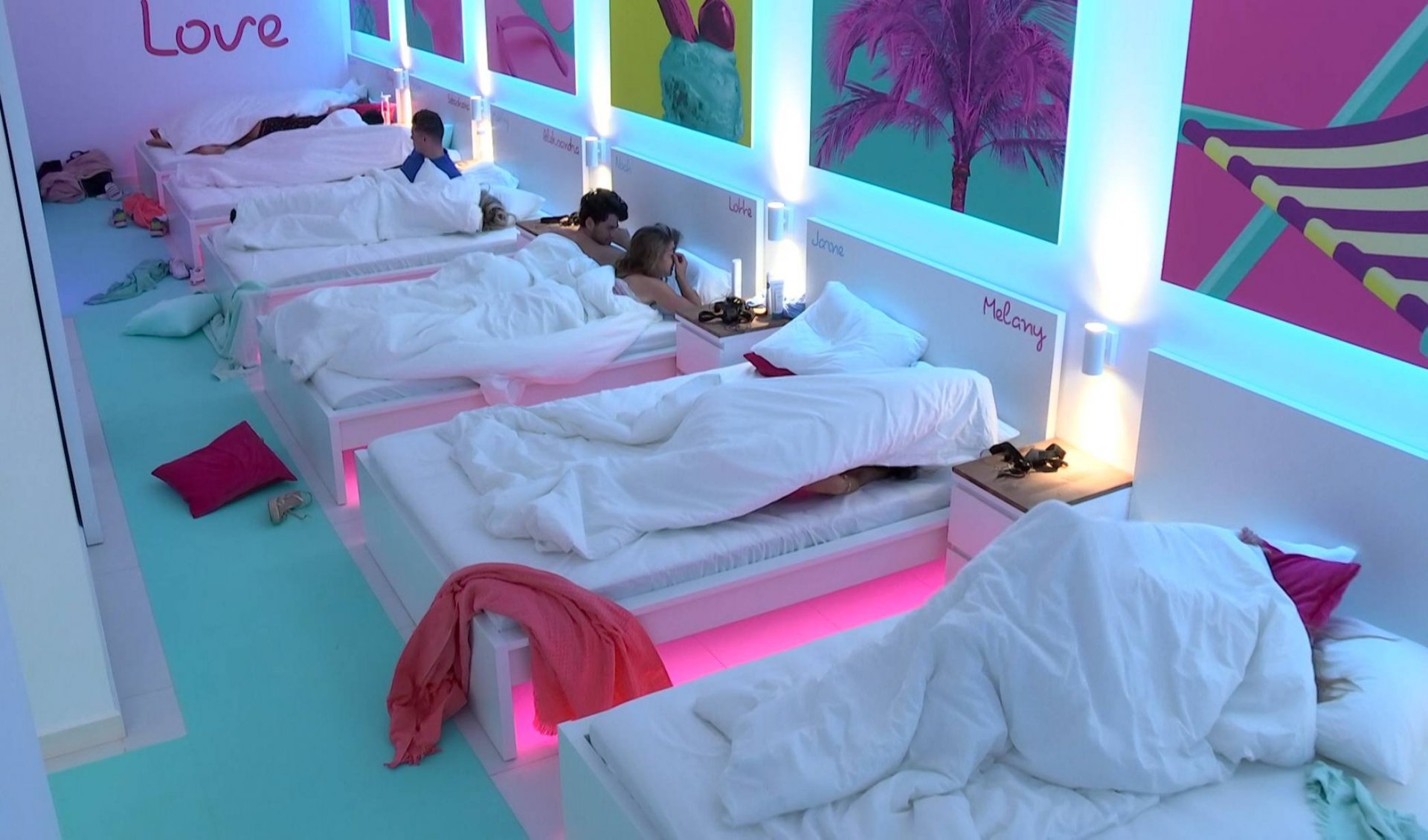 NLUSS HOL218-MAIN_0100 11087_H_7500_20190527_193500.jpg