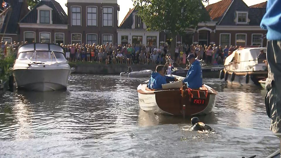 RED BEE MEDIA NL20190622-190328.ts_snapshot_00.25_[2019.06.22_19.05.30].jpg