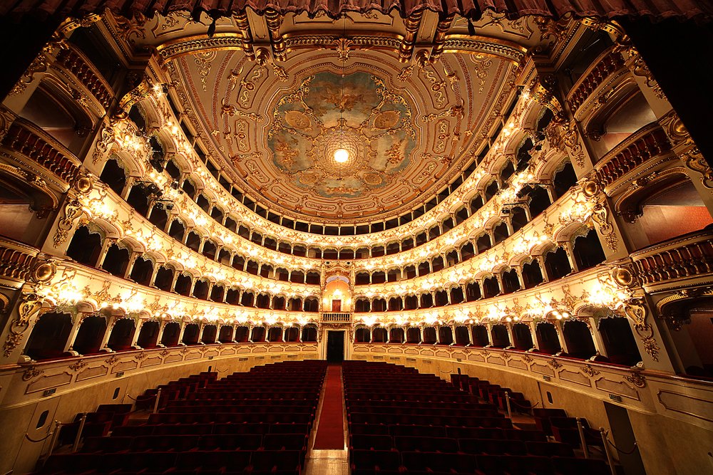 Piacenza-Teatro-Municipale.JPG.4a4aa5b30e952bfbe3215e6966e7fd26.JPG