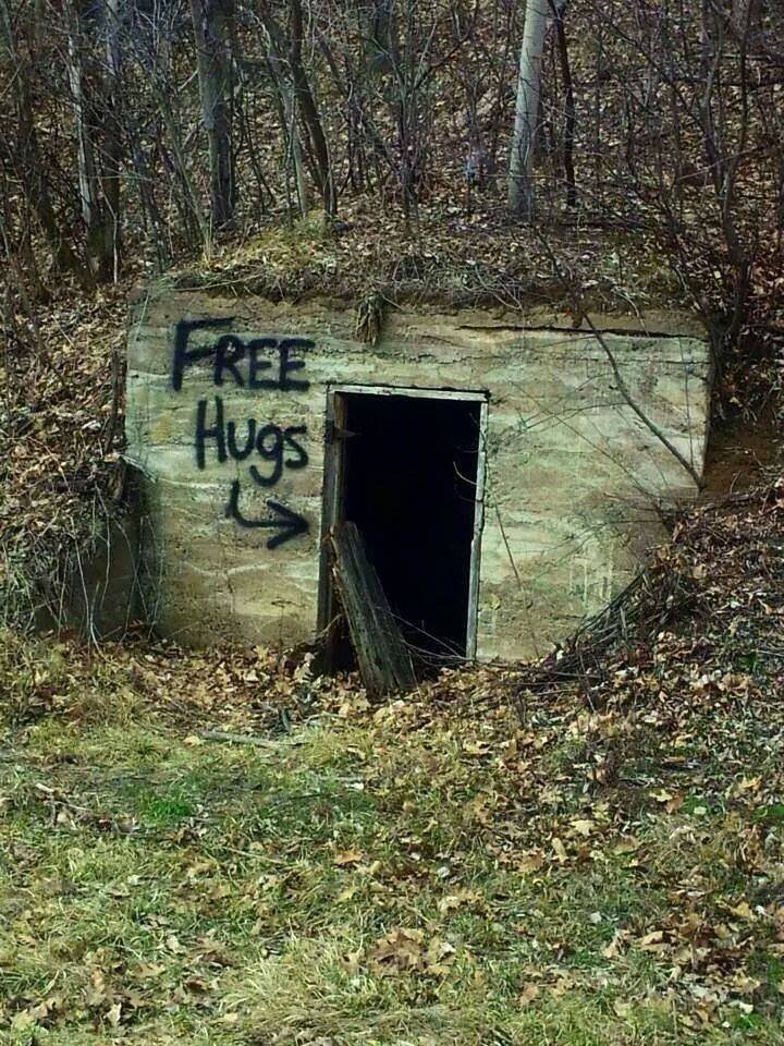 2040731801_FreeHugs.jpg.7479095926869877a98e3680b2c1b7c9.jpg