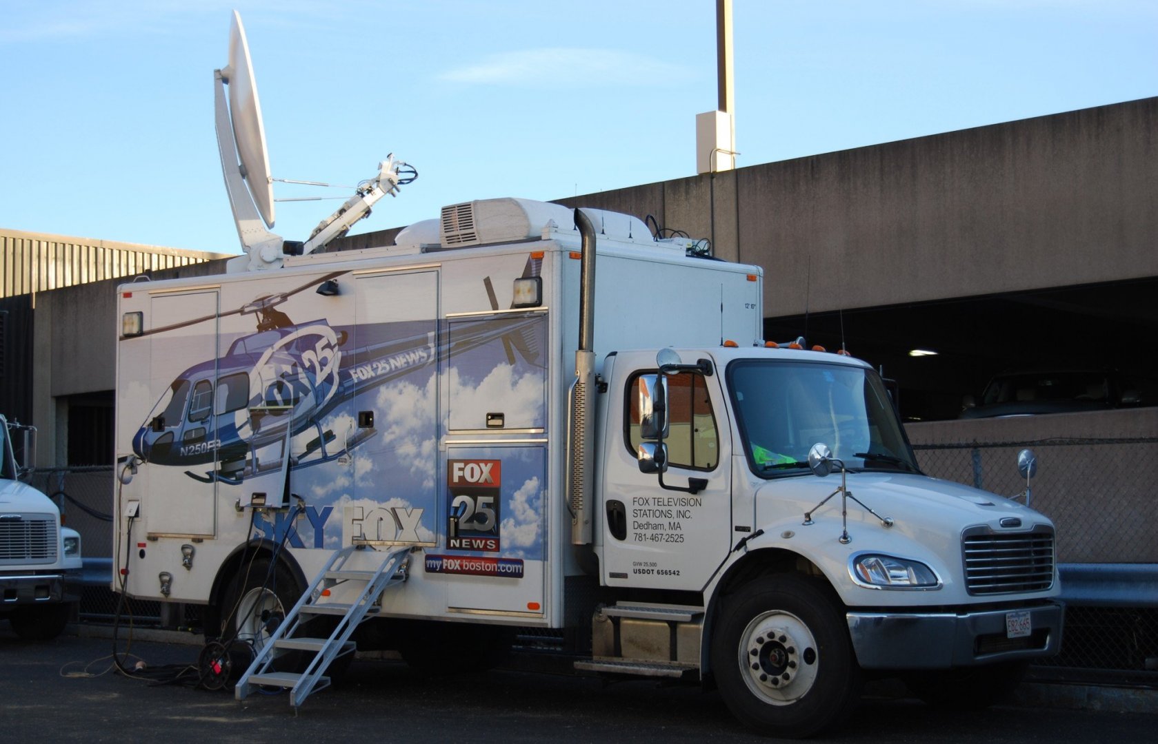 broadcastcar-art 3 Fox.jpg