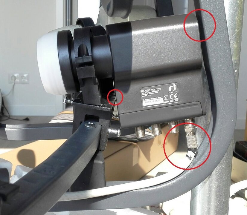 1Inverto Black Premium op een T55-90 ter hoogte van beugel met F-connector.jpg