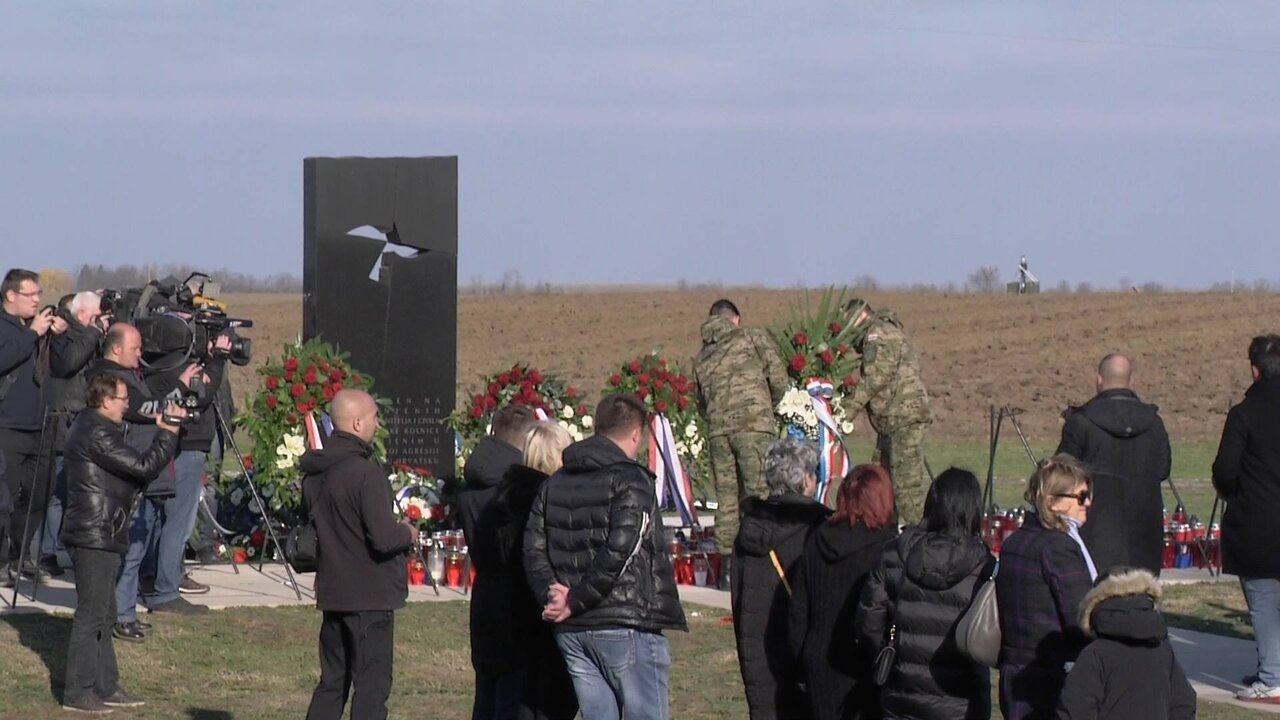 CRO022_0070 12727_V_4936_20211120_125822.jpg