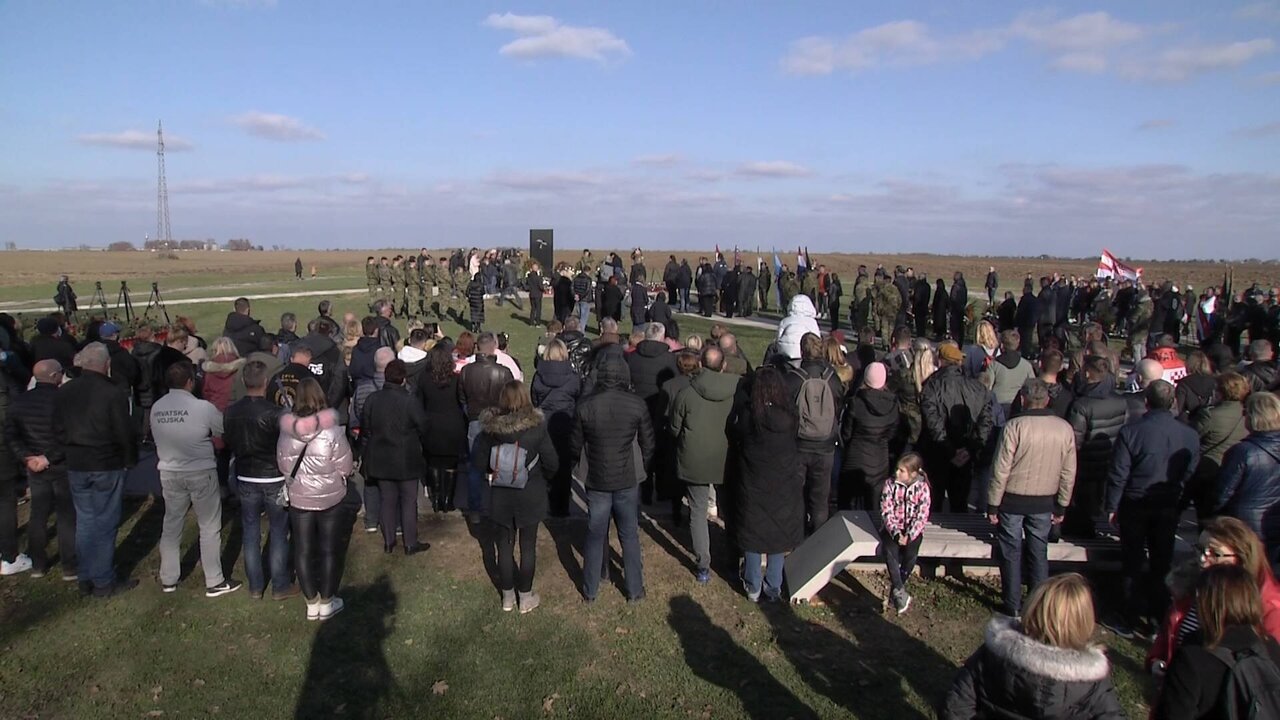 CRO022_0070 12727_V_4936_20211120_125926.jpg