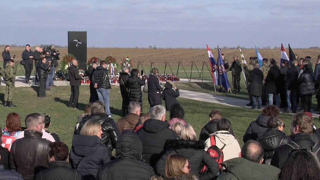 CRO022_0070 12727_V_4936_20211120_125743.jpg