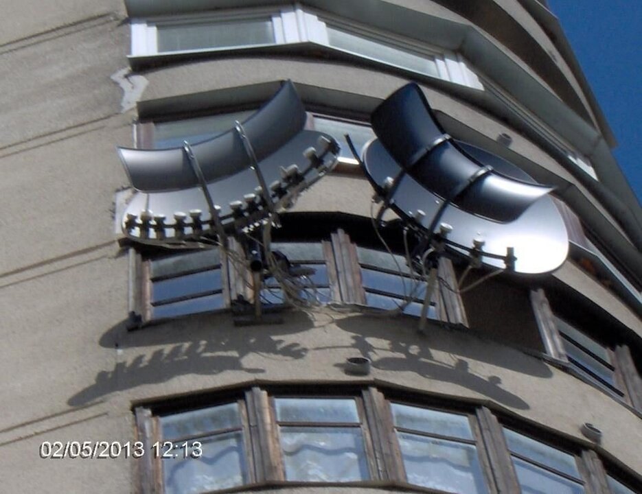 twee T90-schotels.jpg