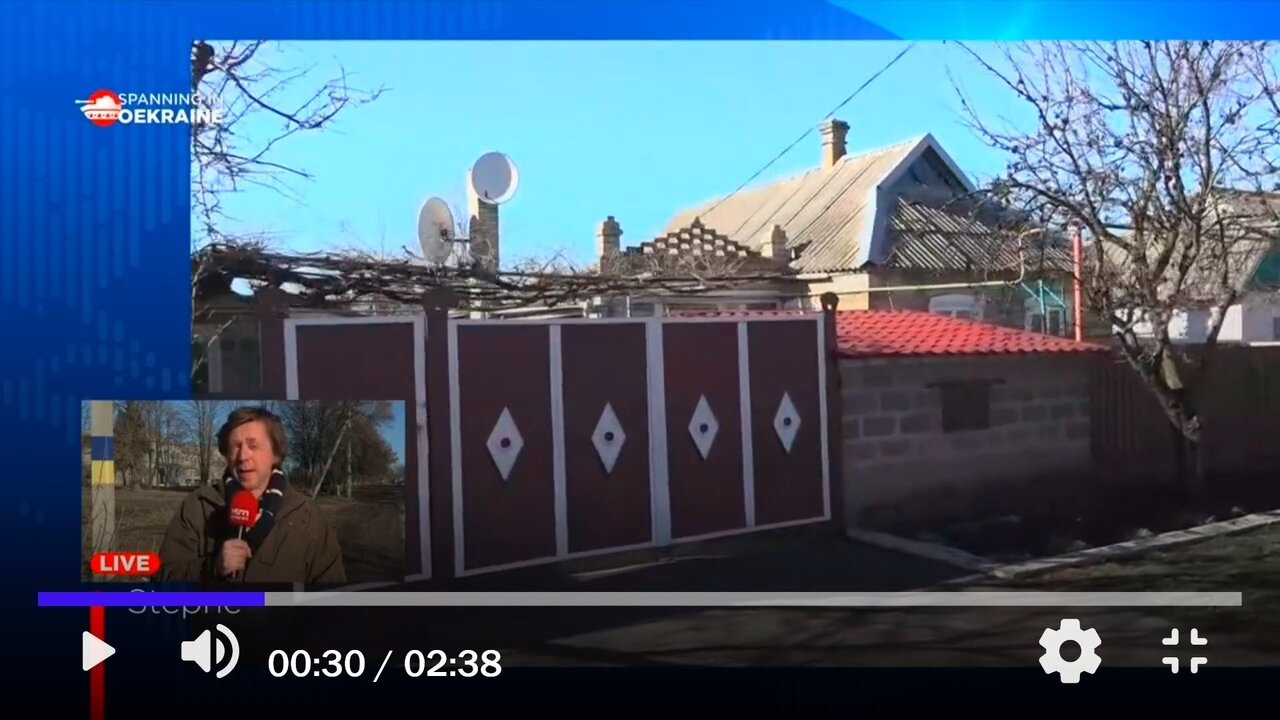 Oekraïne , gemeente Stepne , 2 satellietschotels op welke satellieten zijn die uitgericht.jpg