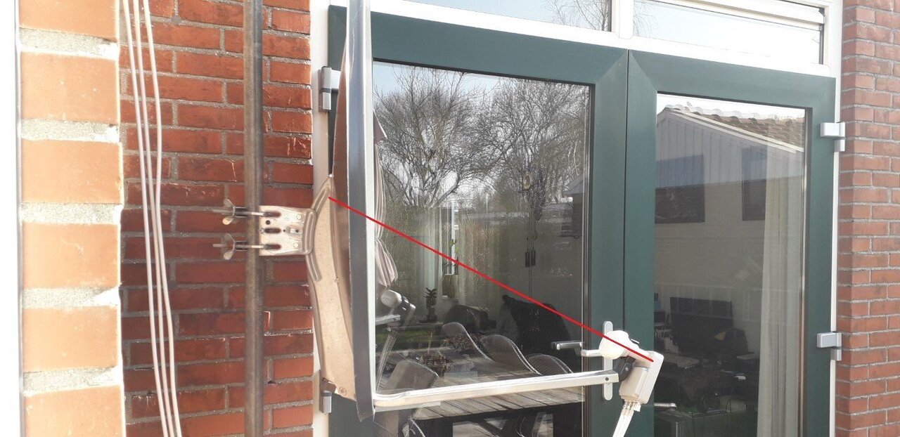 Triax 88 lnb-arm.jpg