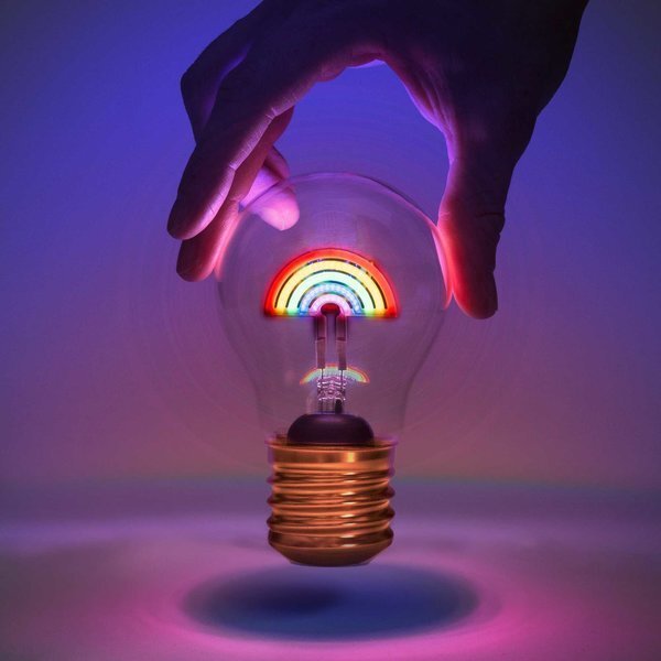 cordless-rechargeable-light-bulb-rainbow.jpg.2b5a5cd340c41184499118728c9fb3de.jpg