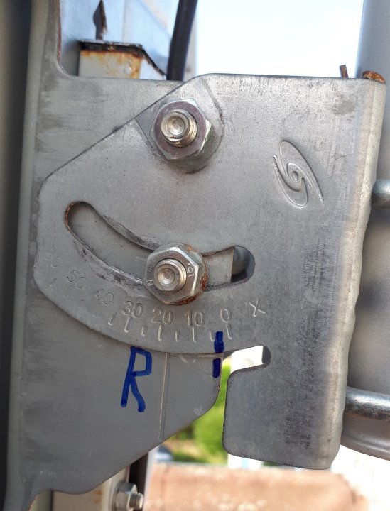 schotelbeugel rechts.jpg