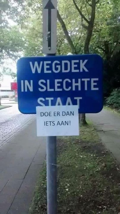 Wegdek in slechte staat.jpg