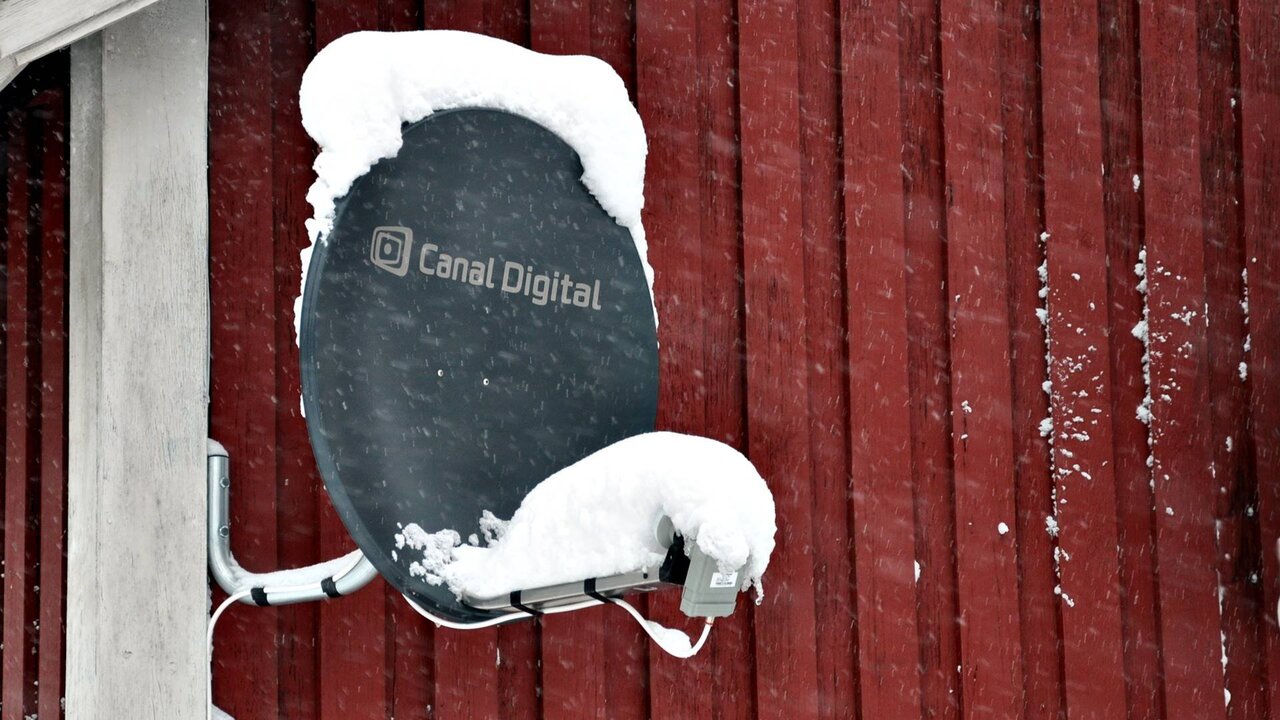 sneeuw op de schotel.jpg